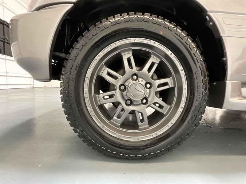 2001 Toyota Land Cruiser Sport Utility 4X4 / 4.7L V8 / NEW WHEELS TIRES / ZERO RUST / TIMING BELT SERVICE ALREADY DONE/Leather Heated Seats - Photo 22 - Gladstone, OR 97027