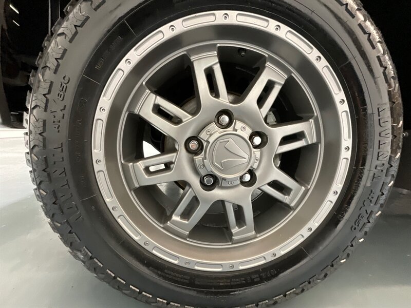 2001 Toyota Land Cruiser Sport Utility 4X4 / 4.7L V8 / NEW WHEELS TIRES / ZERO RUST / TIMING BELT SERVICE ALREADY DONE/Leather Heated Seats - Photo 21 - Gladstone, OR 97027