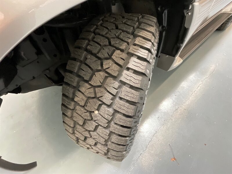 2001 Toyota Land Cruiser Sport Utility 4X4 / 4.7L V8 / NEW WHEELS TIRES / ZERO RUST / TIMING BELT SERVICE ALREADY DONE/Leather Heated Seats - Photo 23 - Gladstone, OR 97027