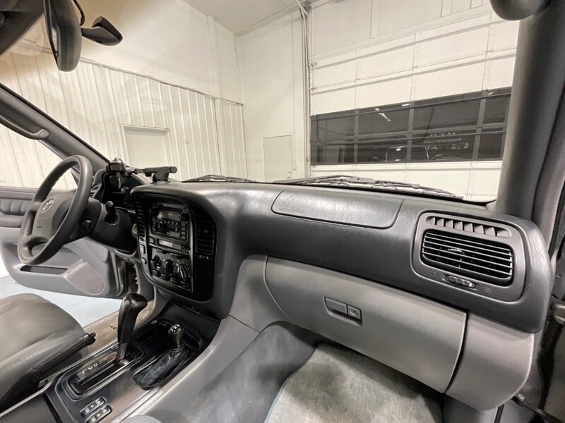 2001 Toyota Land Cruiser Sport Utility 4X4 / 4.7L V8 / NEW WHEELS TIRES / ZERO RUST / TIMING BELT SERVICE ALREADY DONE/Leather Heated Seats - Photo 36 - Gladstone, OR 97027