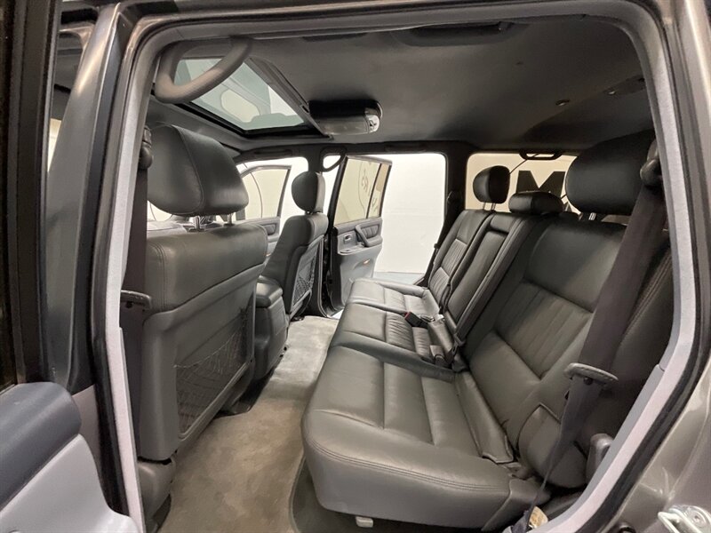 2001 Toyota Land Cruiser Sport Utility 4X4 / 4.7L V8 / NEW WHEELS TIRES / ZERO RUST / TIMING BELT SERVICE ALREADY DONE/Leather Heated Seats - Photo 10 - Gladstone, OR 97027