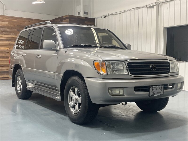 2001 Toyota Land Cruiser VX photo 2