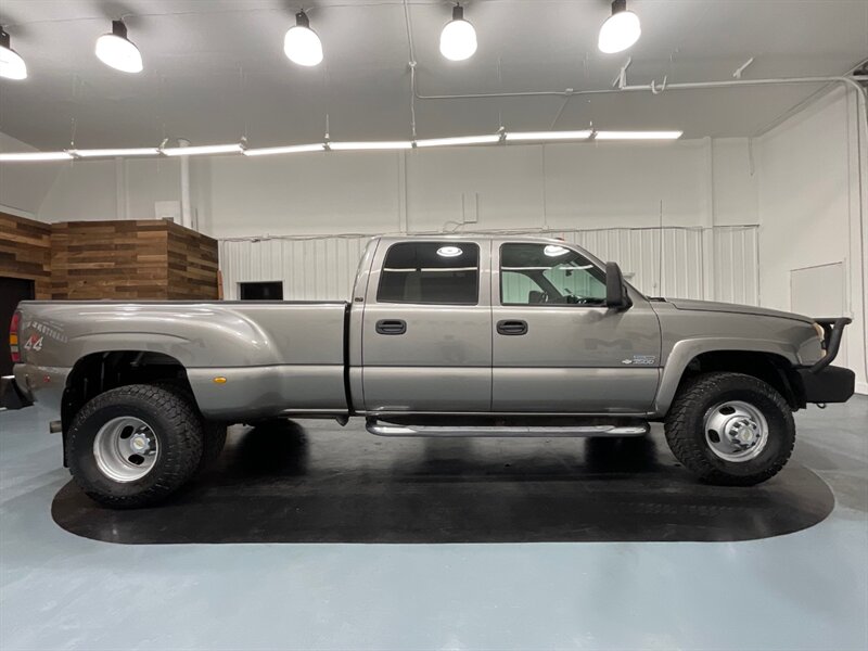 2007 Chevrolet Silverado 3500 LT 4X4 / 6.6L DIESEL /DUALLY /LBZ MOTOR/ 33K MILES  / NEW TIRES / WINCH / RUST FREE - Photo 4 - Gladstone, OR 97027