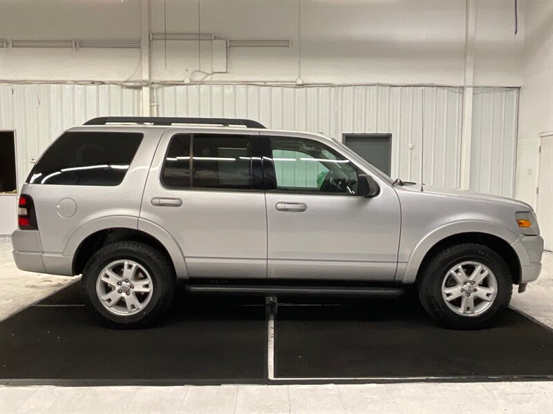 2010 Ford Explorer XLT 4X4 / Leather / Navigation / 3RD ROW SEAT  / Excel Cond - Photo 4 - Gladstone, OR 97027