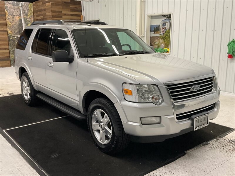 2010 Ford Explorer XLT 4X4 / Leather / Navigation / 3RD ROW SEAT  / Excel Cond - Photo 2 - Gladstone, OR 97027