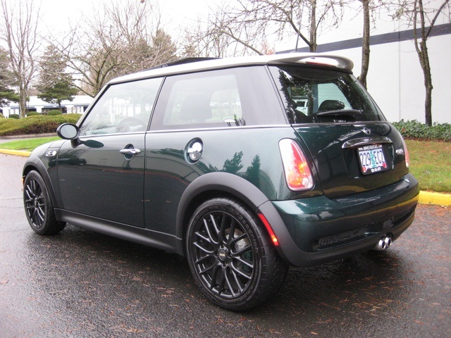 2006 MINI Cooper S 6-Speed/Leather/Pano Moonroof   - Photo 3 - Portland, OR 97217