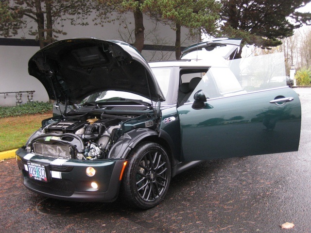 2006 MINI Cooper S 6-Speed/Leather/Pano Moonroof   - Photo 9 - Portland, OR 97217