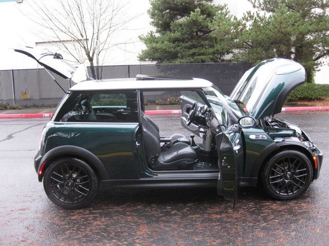 2006 MINI Cooper S 6-Speed/Leather/Pano Moonroof   - Photo 14 - Portland, OR 97217