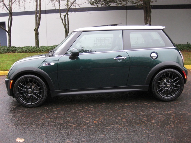 2006 MINI Cooper S 6-Speed/Leather/Pano Moonroof   - Photo 2 - Portland, OR 97217