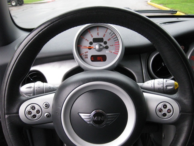 2006 MINI Cooper S 6-Speed/Leather/Pano Moonroof   - Photo 28 - Portland, OR 97217