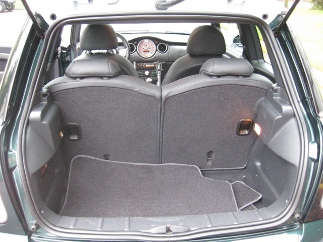 2006 MINI Cooper S 6-Speed/Leather/Pano Moonroof   - Photo 24 - Portland, OR 97217