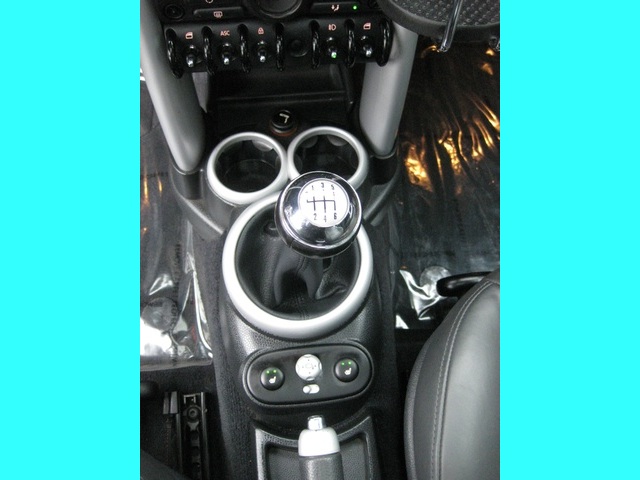 2006 MINI Cooper S 6-Speed/Leather/Pano Moonroof   - Photo 33 - Portland, OR 97217