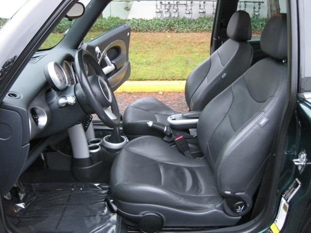 2006 MINI Cooper S 6-Speed/Leather/Pano Moonroof   - Photo 19 - Portland, OR 97217