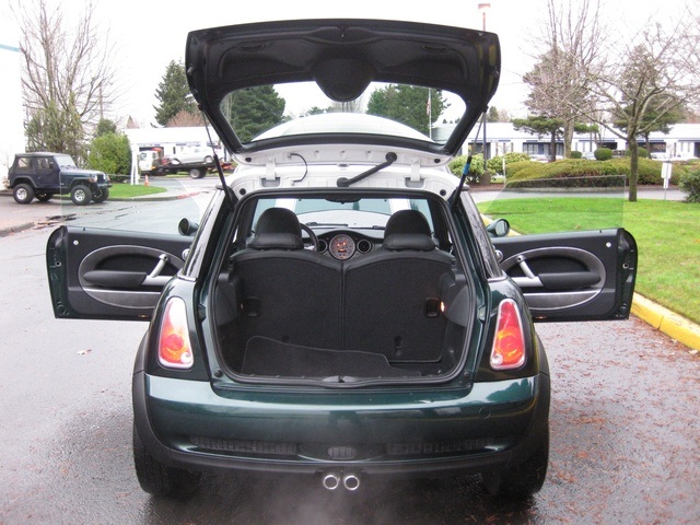 2006 MINI Cooper S 6-Speed/Leather/Pano Moonroof   - Photo 12 - Portland, OR 97217