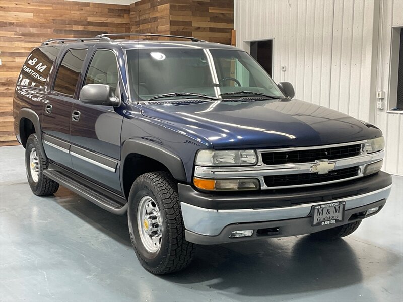 2004 Chevrolet Suburban 2500 LS Sport Utility 4X4/ 6.0L V8 / Sunroof  / LOCAL SUV w. ZERO RUST / Towing Pkg / 3RD ROW SEAT / LOW MILES - Photo 2 - Gladstone, OR 97027