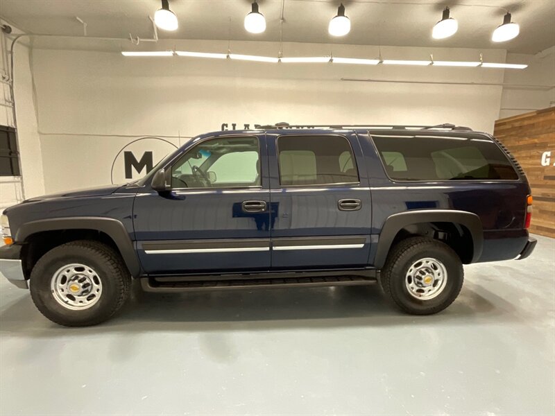 2004 Chevrolet Suburban 2500 LS Sport Utility 4X4/ 6.0L V8 / Sunroof  / LOCAL SUV w. ZERO RUST / Towing Pkg / 3RD ROW SEAT / LOW MILES - Photo 3 - Gladstone, OR 97027