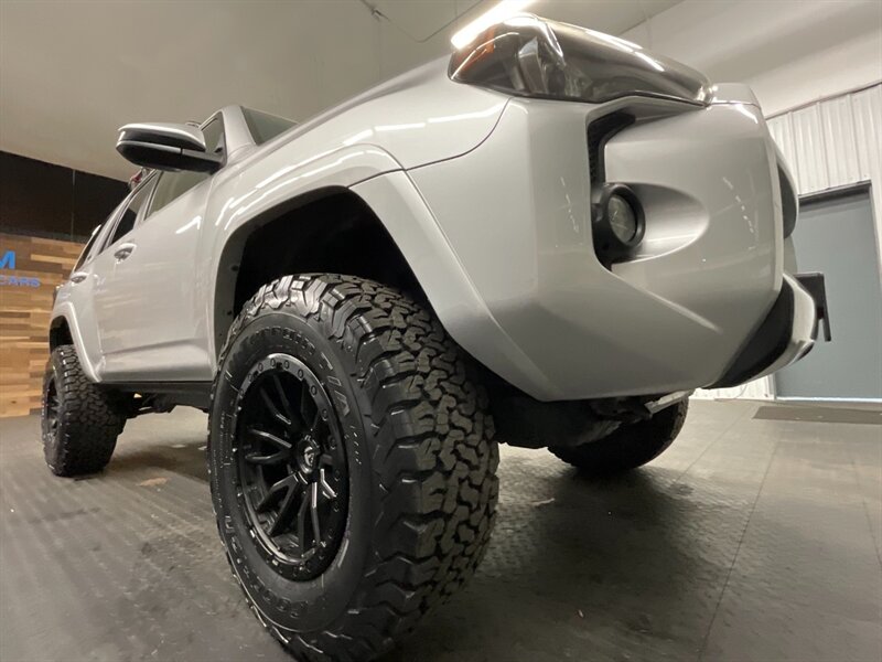 2015 Toyota 4Runner SR5 4X4 / Navigation  NEW LIFTED + WHEELS + TIRES   - Photo 10 - Gladstone, OR 97027