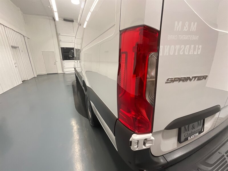 2022 Mercedes-Benz Sprinter 2500 Cargo Van 4X4 /V6 DIESEL / HIGHROOF 170 WB  / ONLY 100 MILES - Photo 28 - Gladstone, OR 97027