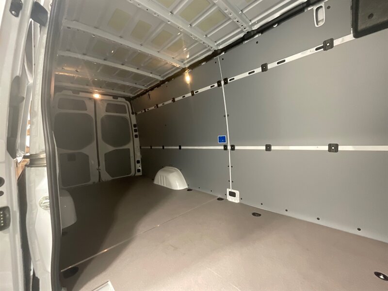 2022 Mercedes-Benz Sprinter 2500 Cargo Van 4X4 /V6 DIESEL / HIGHROOF 170 WB  / ONLY 100 MILES - Photo 36 - Gladstone, OR 97027