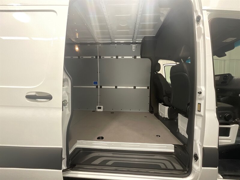 2022 Mercedes-Benz Sprinter 2500 Cargo Van 4X4 /V6 DIESEL / HIGHROOF 170 WB  / ONLY 100 MILES - Photo 14 - Gladstone, OR 97027