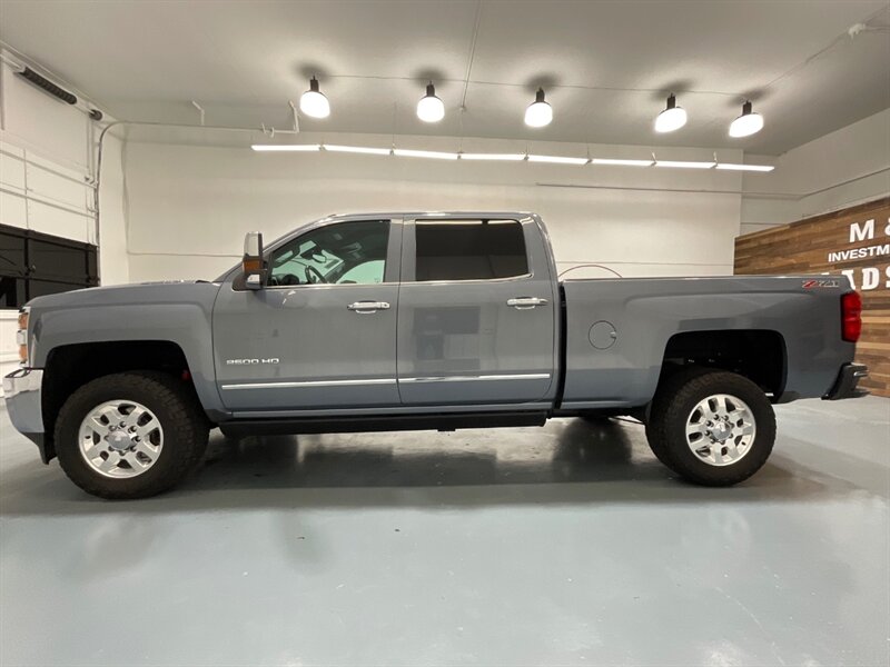 2015 Chevrolet Silverado 2500 LTZ Crew Cab 4X4 / 6.6L DIESEL / Z-71 OFF RD  / Leather Heated & Cooled Seats / Navigation & Camera / ZERO RUST - Photo 3 - Gladstone, OR 97027