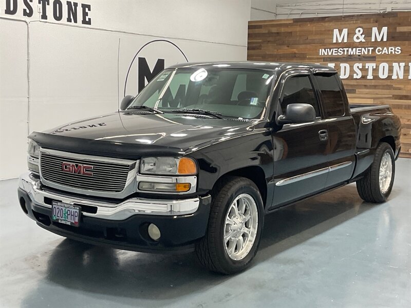 2005 GMC Sierra 1500 SLE Extended Cab 4-Door / 5.3L V8 / Leather Seats  / ZERO RUST - Photo 1 - Gladstone, OR 97027