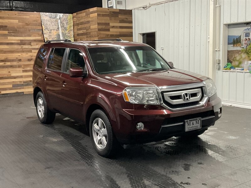 2011 Honda Pilot EX-L w/Navi 4X4 / 3RD ROW SEAT / Heated Leather  LOCAL OREGON SUV / Navigation & Backup Camera / Super Clean !! - Photo 2 - Gladstone, OR 97027