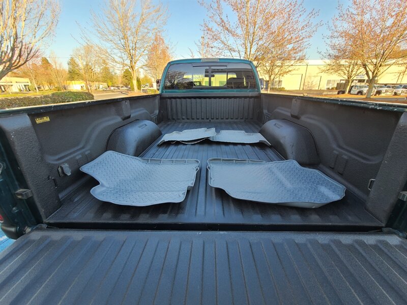 1999 Dodge Ram 2500 Laramie Quad Cab / 4X4 / 5.9L CUMMINS DIESEL /  5-SPEED MANUAL / NEW MOTO METAL WHEELS / NEW TIRES / LIFTED !! - Photo 19 - Portland, OR 97217