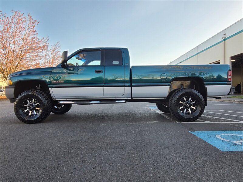 1999 Dodge Ram 2500 Laramie Quad Cab / 4X4 / 5.9L CUMMINS DIESEL /  5-SPEED MANUAL / NEW MOTO METAL WHEELS / NEW TIRES / LIFTED !! - Photo 3 - Portland, OR 97217