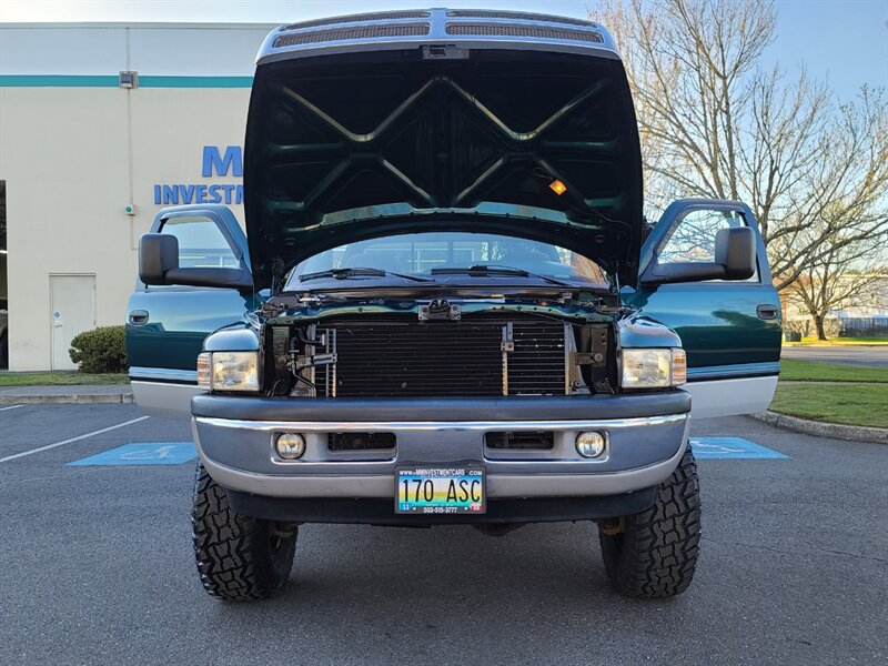 1999 Dodge Ram 2500 Laramie Quad Cab / 4X4 / 5.9L CUMMINS DIESEL /  5-SPEED MANUAL / NEW MOTO METAL WHEELS / NEW TIRES / LIFTED !! - Photo 46 - Portland, OR 97217