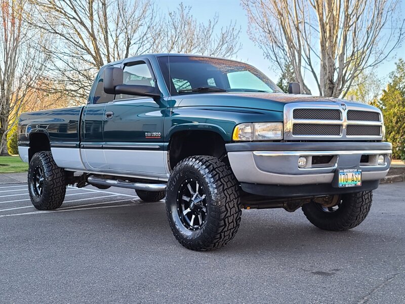 1999 Dodge Ram 2500 Laramie Quad Cab / 4X4 / 5.9L CUMMINS DIESEL /  5-SPEED MANUAL / NEW MOTO METAL WHEELS / NEW TIRES / LIFTED !! - Photo 2 - Portland, OR 97217