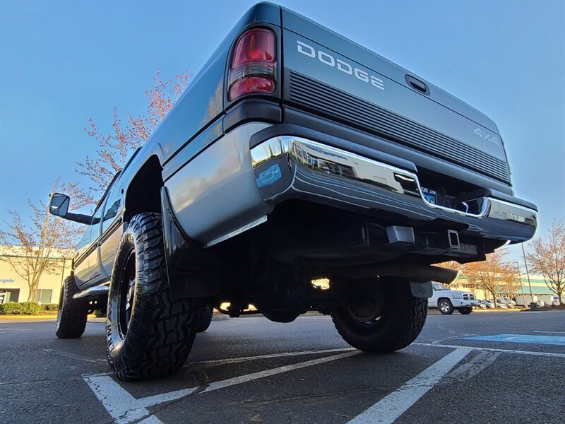 1999 Dodge Ram 2500 Laramie Quad Cab / 4X4 / 5.9L CUMMINS DIESEL /  5-SPEED MANUAL / NEW MOTO METAL WHEELS / NEW TIRES / LIFTED !! - Photo 10 - Portland, OR 97217