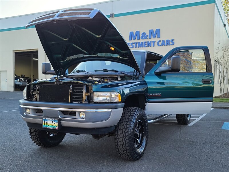 1999 Dodge Ram 2500 Laramie Quad Cab / 4X4 / 5.9L CUMMINS DIESEL /  5-SPEED MANUAL / NEW MOTO METAL WHEELS / NEW TIRES / LIFTED !! - Photo 60 - Portland, OR 97217