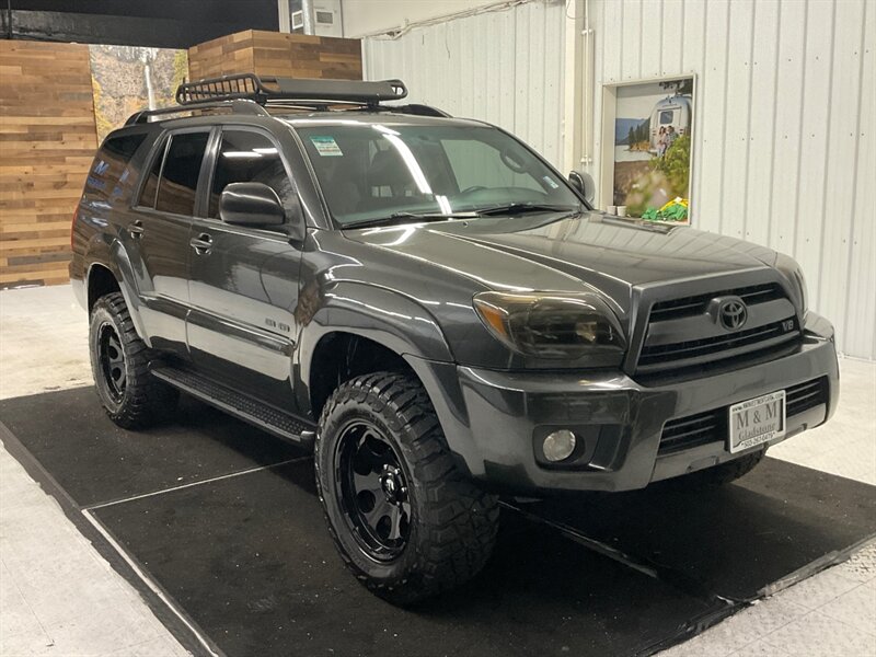 2007 Toyota 4Runner SR5 4X4 / 4.7L V8 / 3RD ROW SEAT / LIFTED  / NEW 33 " MD TIRES/ RUST FREE - Photo 2 - Gladstone, OR 97027