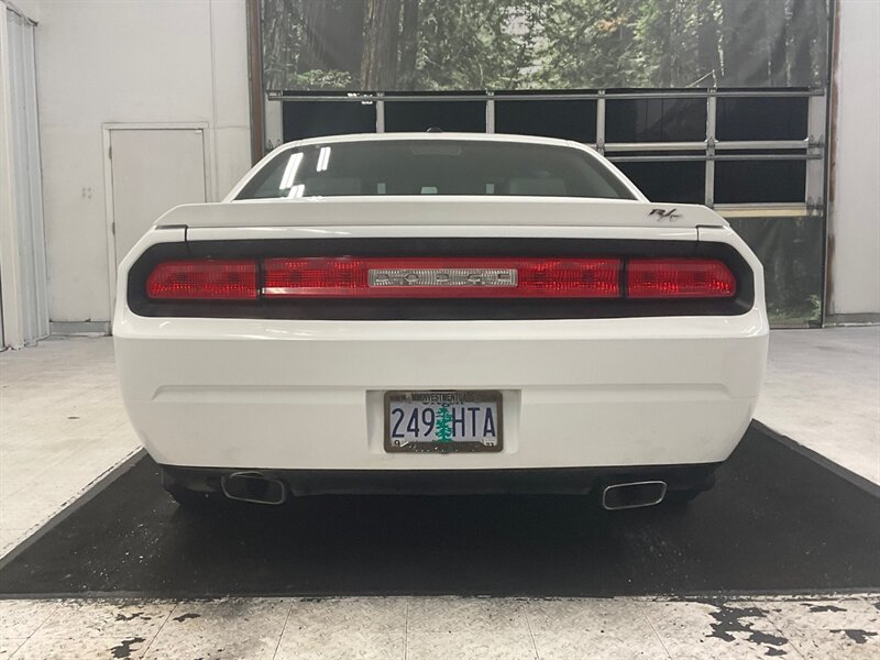 2010 Dodge Challenger R/T Classic Coupe / V8 5.7L HEMI / Leather Heated  / Excel Cond - Photo 6 - Gladstone, OR 97027