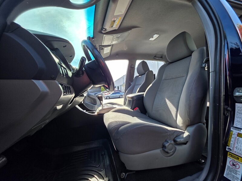2012 Toyota Tacoma V6 DOUBLE CAB / 4X4 / TRD OFF ROAD / V6 4.0L / BRAND NEW LIFT / BRAND NEW TIRES / DIFF LOCK / CAM / RECORDS - Photo 11 - Portland, OR 97217