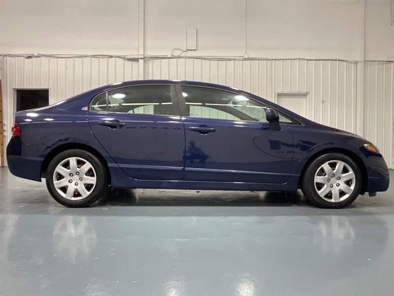 2009 Honda Civic LX Sedan 4dr / 1.8L 4Cyl / 69,000 MILES  / Automatic / LOW MILES - Photo 4 - Gladstone, OR 97027