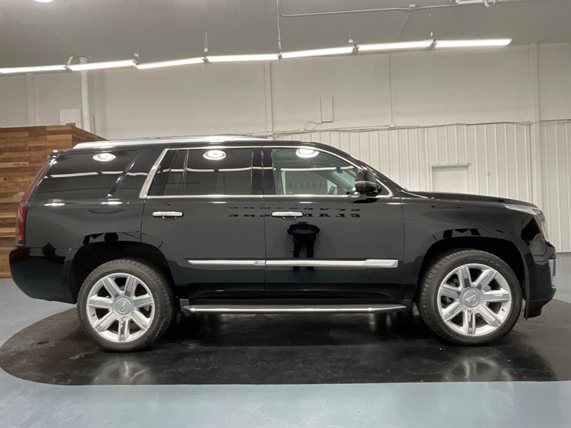 2018 Cadillac Escalade Premium Luxury 4X4 / 6.2L V8 / 66K MILES  / FULLY LOADED - Photo 4 - Gladstone, OR 97027