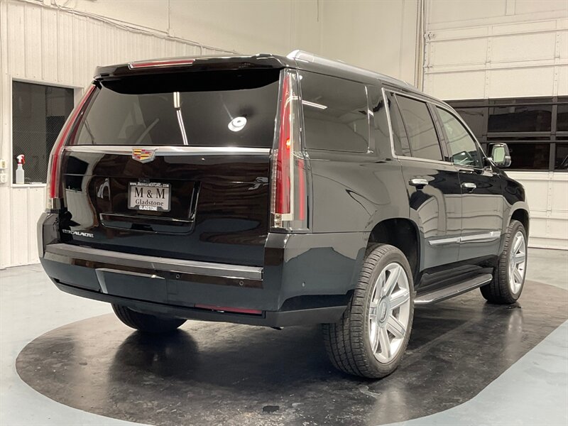 2018 Cadillac Escalade Premium Luxury 4X4 / 6.2L V8 / 66K MILES  / FULLY LOADED - Photo 7 - Gladstone, OR 97027