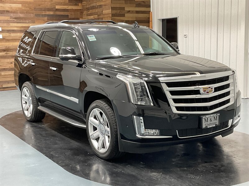 2018 Cadillac Escalade Premium Luxury 4X4 / 6.2L V8 / 66K MILES  / FULLY LOADED - Photo 2 - Gladstone, OR 97027