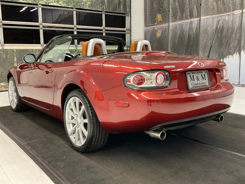 2006 Mazda MX-5 Miata Grand Touring Convertible / 6-SPEED / 1-OWNER  /LOCAL OREGON CAR / Leather Seats / 94,000 MILES - Photo 26 - Gladstone, OR 97027