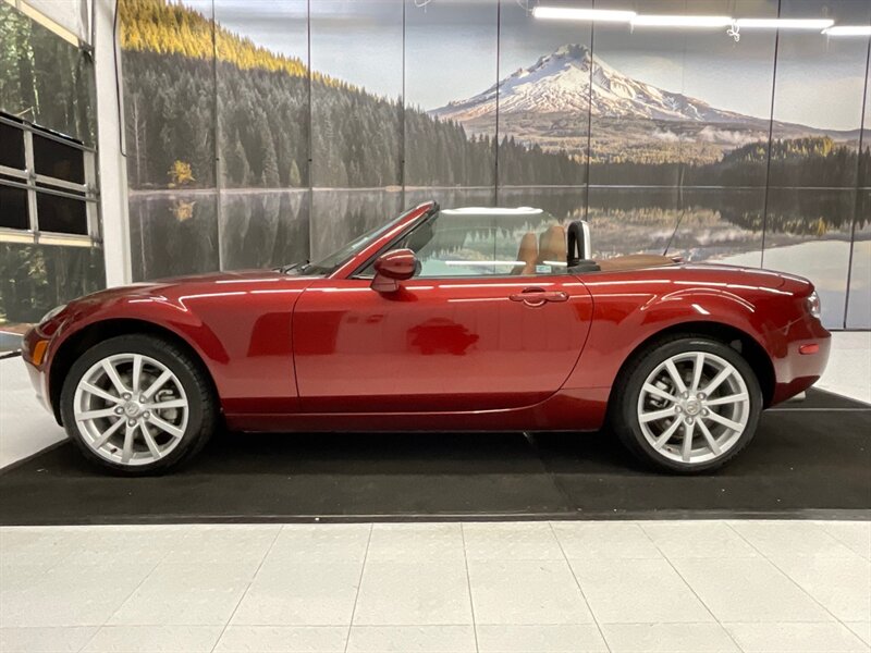 2006 Mazda MX-5 Miata Grand Touring Convertible / 6-SPEED / 1-OWNER  /LOCAL OREGON CAR / Leather Seats / 94,000 MILES - Photo 10 - Gladstone, OR 97027