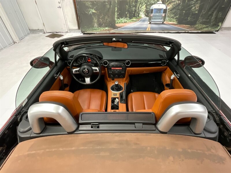 2006 Mazda MX-5 Miata Grand Touring Convertible / 6-SPEED / 1-OWNER  /LOCAL OREGON CAR / Leather Seats / 94,000 MILES - Photo 12 - Gladstone, OR 97027