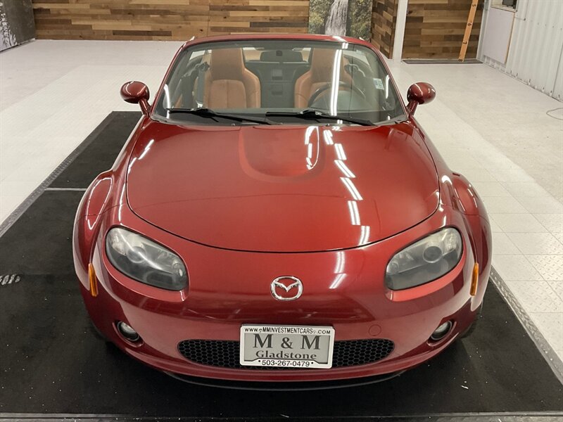 2006 Mazda MX-5 Miata Grand Touring Convertible / 6-SPEED / 1-OWNER  /LOCAL OREGON CAR / Leather Seats / 94,000 MILES - Photo 51 - Gladstone, OR 97027