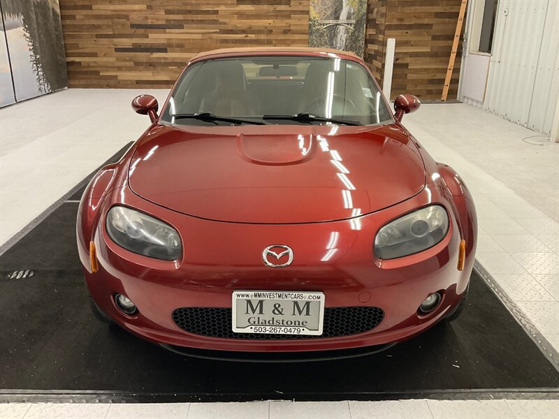 2006 Mazda MX-5 Miata Grand Touring Convertible / 6-SPEED / 1-OWNER  /LOCAL OREGON CAR / Leather Seats / 94,000 MILES - Photo 5 - Gladstone, OR 97027