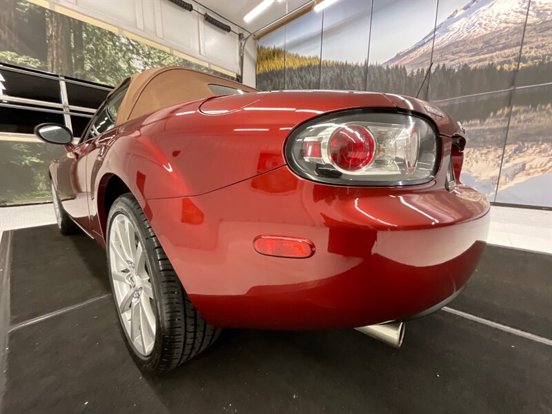 2006 Mazda MX-5 Miata Grand Touring Convertible / 6-SPEED / 1-OWNER  /LOCAL OREGON CAR / Leather Seats / 94,000 MILES - Photo 32 - Gladstone, OR 97027