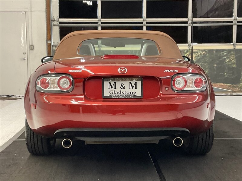 2006 Mazda MX-5 Miata Grand Touring Convertible / 6-SPEED / 1-OWNER  /LOCAL OREGON CAR / Leather Seats / 94,000 MILES - Photo 6 - Gladstone, OR 97027