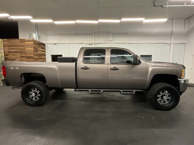 2013 Chevrolet Silverado 3500 Crew Cab 4X4 / 6.0L V8 / LONG BED / LIFTED LIFTED  Backup Camera / LIFTED w/ 35 " TOYO OPEN COUNTRY & 20 " WHEELS / LONG BED - Photo 4 - Gladstone, OR 97027