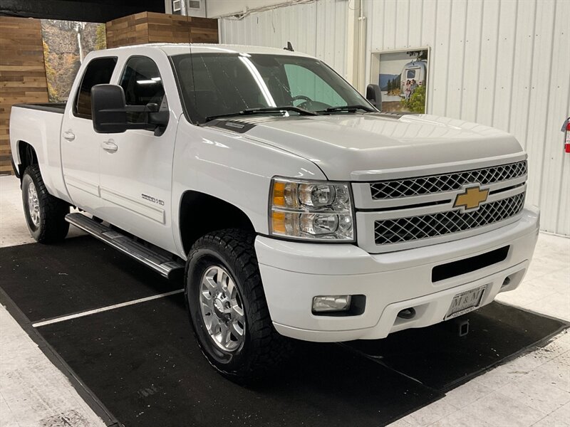 2013 Chevrolet Silverado 2500 LTZ Crew Cab 4X4 / 6.6L DIESEL / 1-OWNER  / Leather w. Heated & Cooled Seats / Navigation / BRAND NEW TIRES / 103,000 MILES - Photo 2 - Gladstone, OR 97027