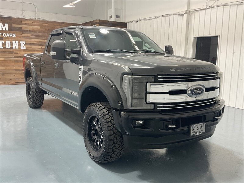 2018 Ford F-250 Lariat Crew Cab 4X4 / 6.7L DIESEL / ULTIMATE PKG  / FX4 OFF RD PKG / LIFTED / ZERO RUST / PANORAMIC SUNROOF - Photo 2 - Gladstone, OR 97027